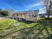 Building Photo - 116 Oak St