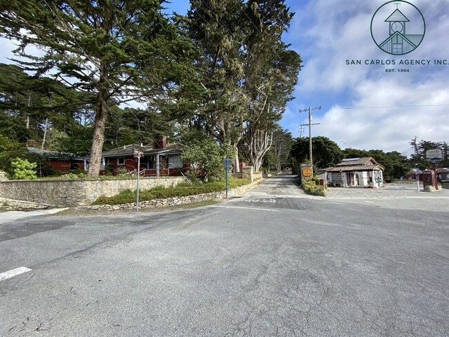 Building Photo - Completely Remodeled One Bedroom Carmel Hi...