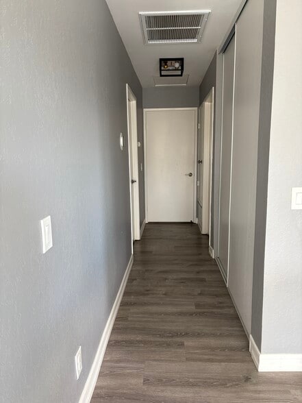 Building Photo - 136 Countrywood Ln