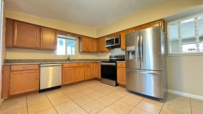 Building Photo - Treat3144-3146