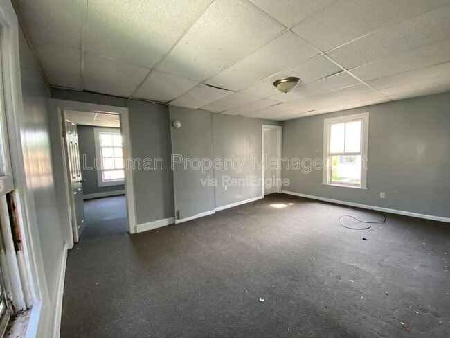 Building Photo - 827 W Cedar St