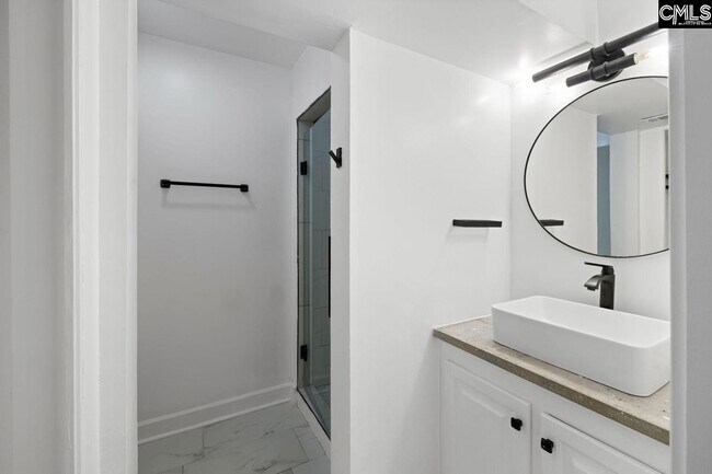 Building Photo - 669 Palisades Dr