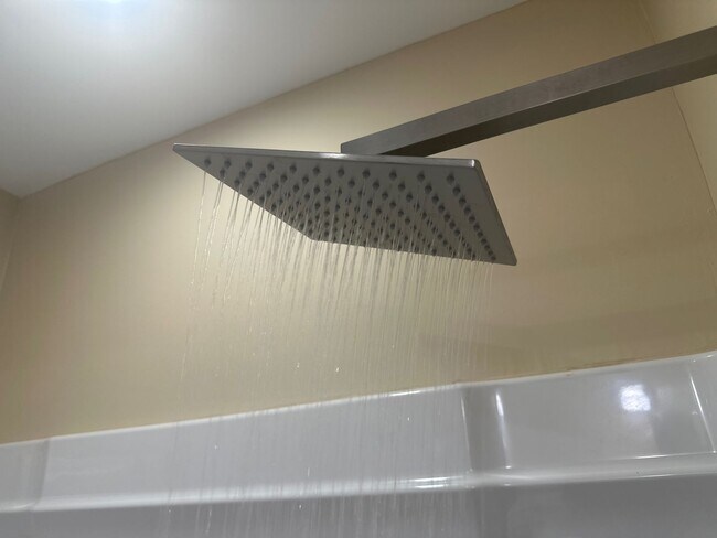 Building Photo - 415 Highland Ave