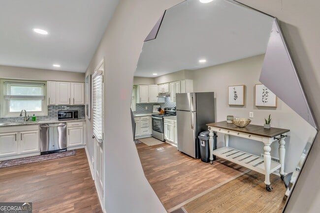 Building Photo - 597 South Gordon Rd SW