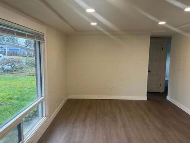 Building Photo - 1014 118th St S