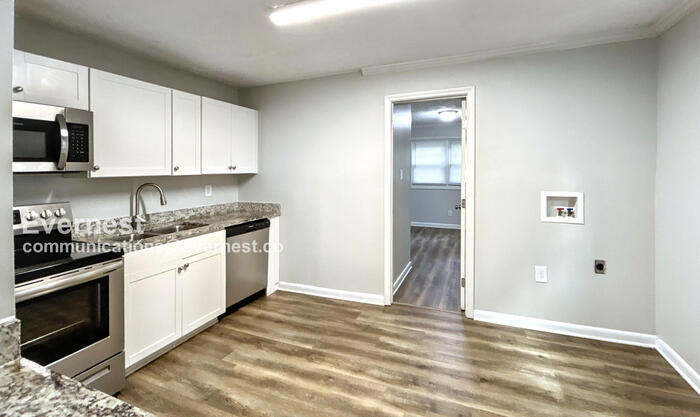 Building Photo - 2168 Rexford Dr