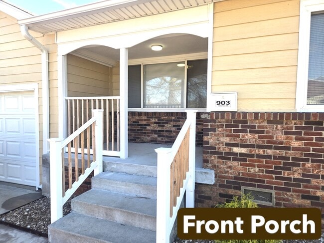 Building Photo - 903 Young St