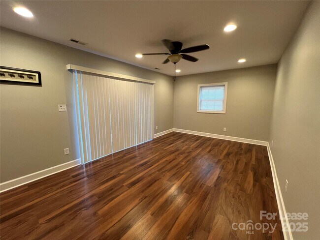 Building Photo - 5908 Amity Pl