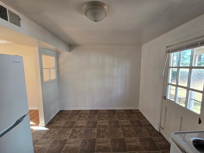 Building Photo - 2604 Wayside Dr