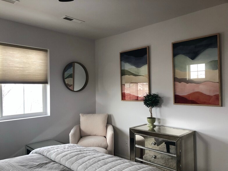 new blinds in all rooms - 3505 Fallon St