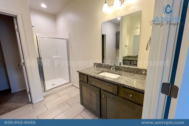 Building Photo - Luxury 2 Bedroom Townhome Available PRELEASE