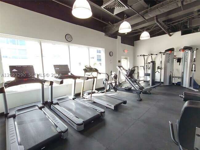 Building Photo - 2751 S Ocean Dr