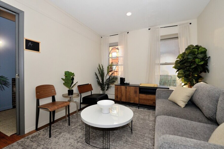 Building Photo - 348 W 38th St