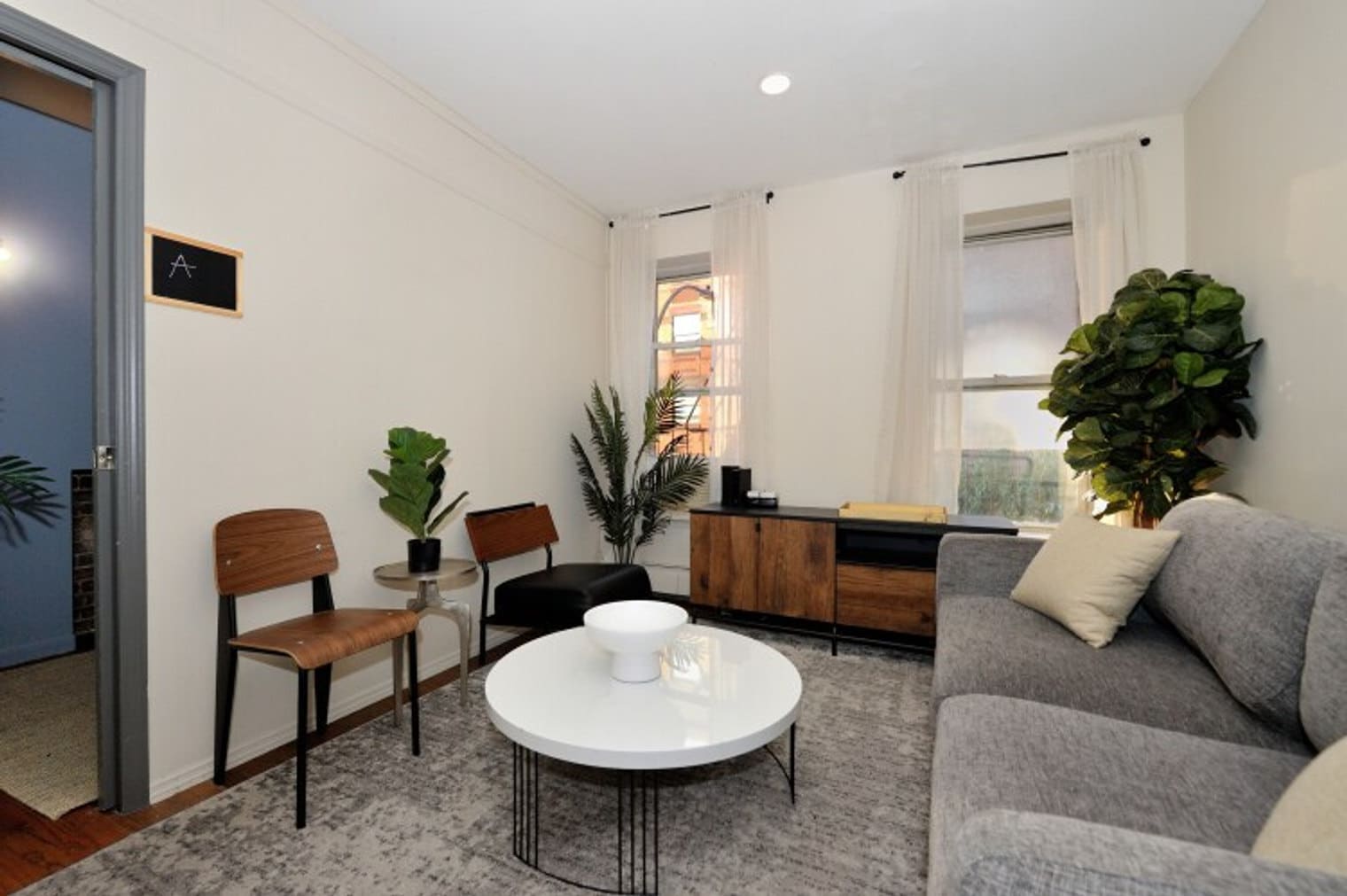 Building Photo - 348 W 38th St