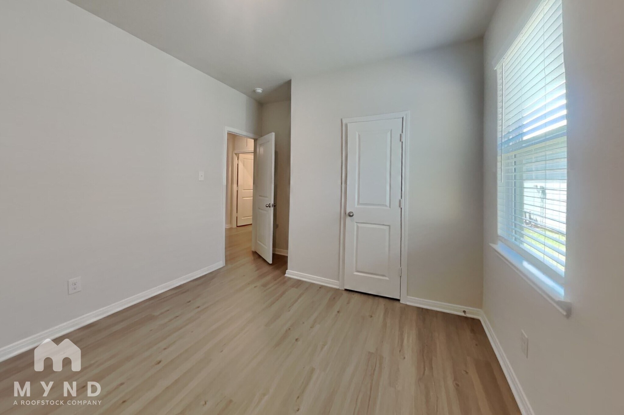 Building Photo - 15475 Maple Ter Dr