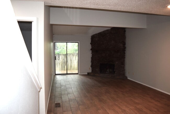 Building Photo - 121 Perth Ct