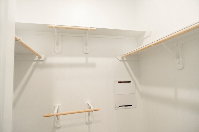 Building Photo - 31026 Sun Vly Dr