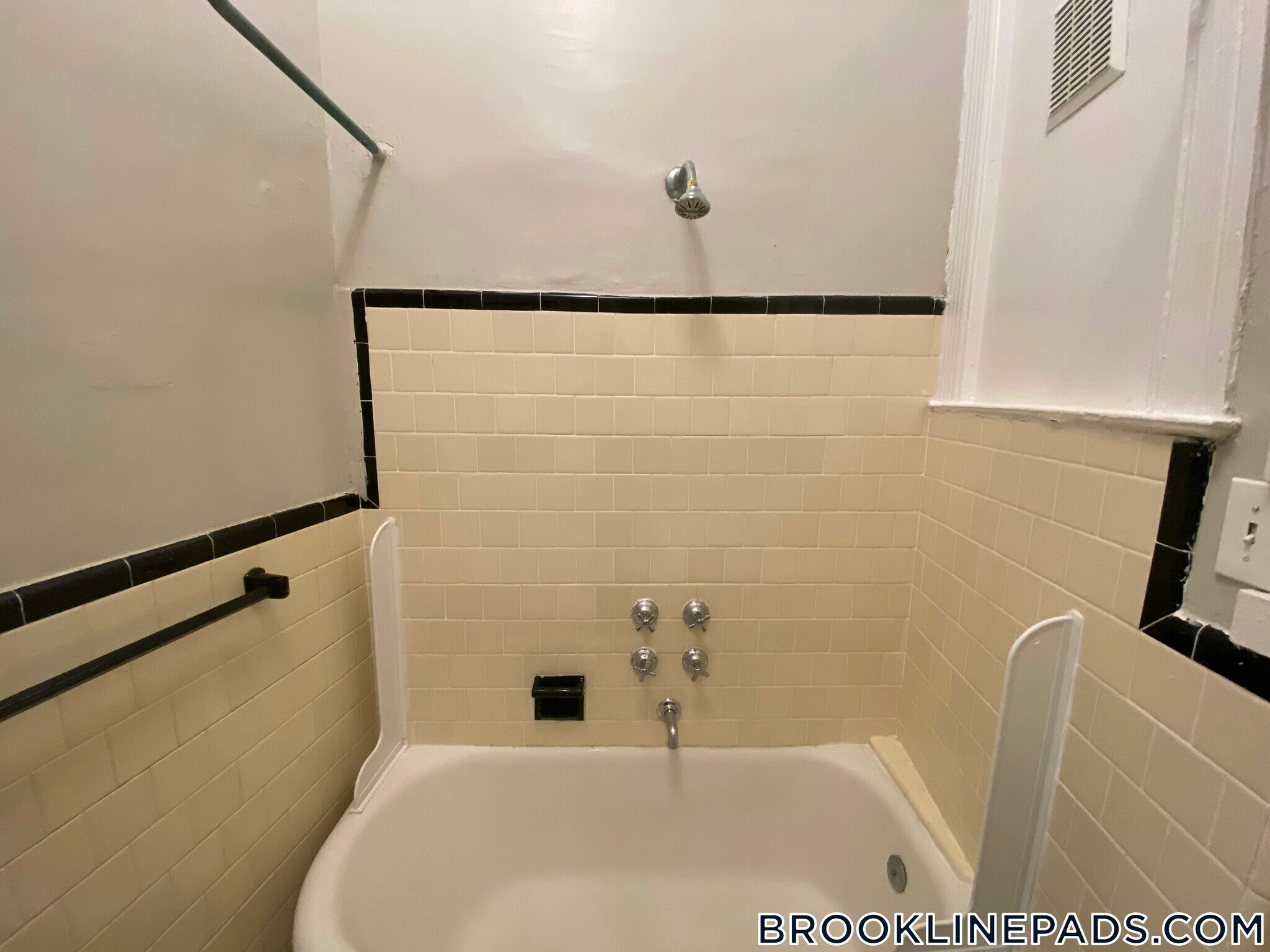 Building Photo - 9 Sewall Ave