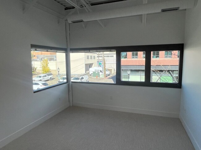 Building Photo - 2Bed/2Bath Luxury Loft Style Condo in Old ...