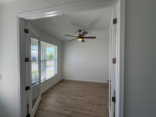 Building Photo - 9555 SW Indra Wy