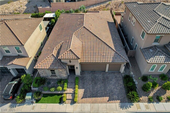 Building Photo - 3943 Reyes Ave