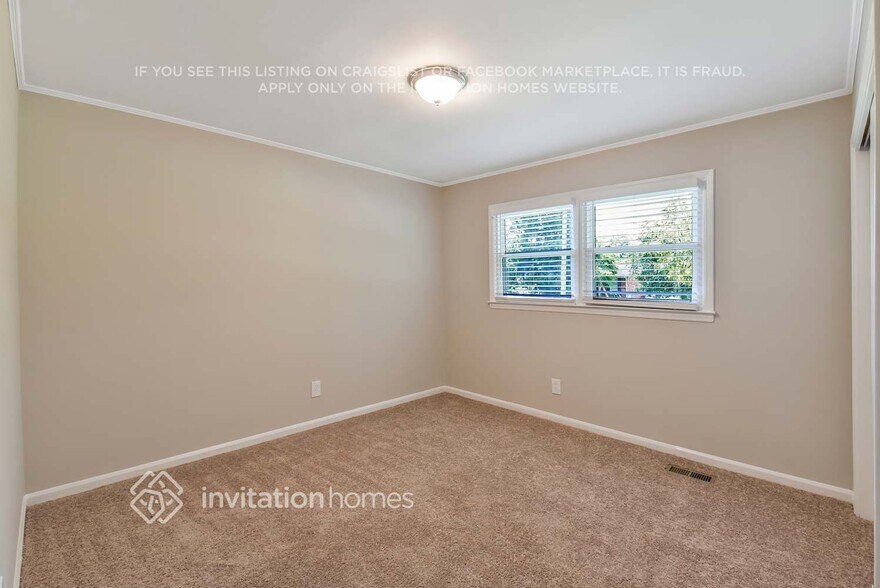 Building Photo - 1824 Hollandale Dr