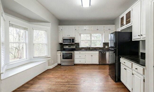 Building Photo - 402 Laurel St