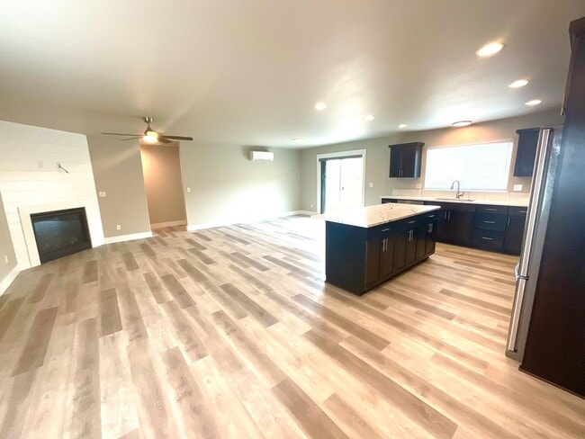 Building Photo - Brand New Beautiful Home