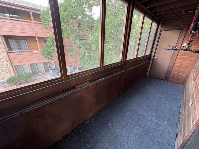 Building Photo - Centennial Lake Park Condo