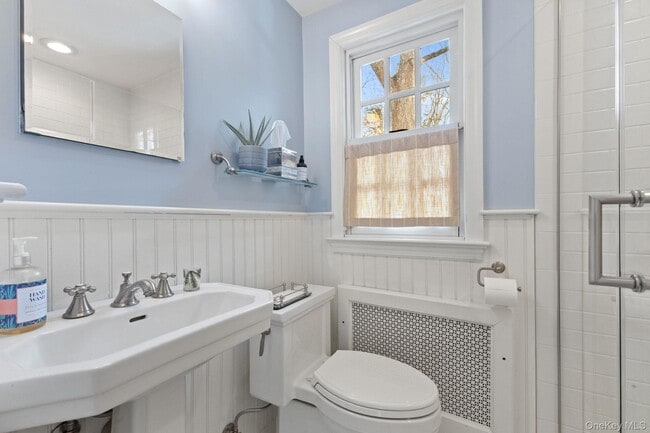 Building Photo - 8 S Bedford Rd