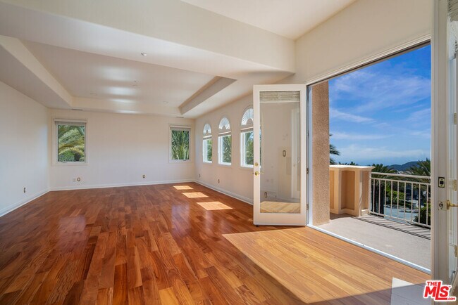 Building Photo - 16800 Calle Montecito