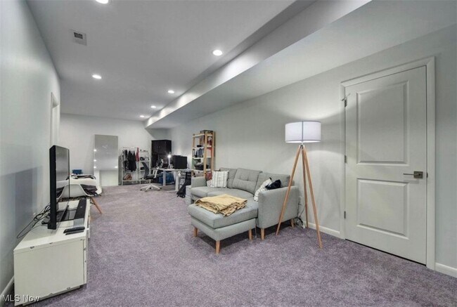 Building Photo - 1926 W 52nd St