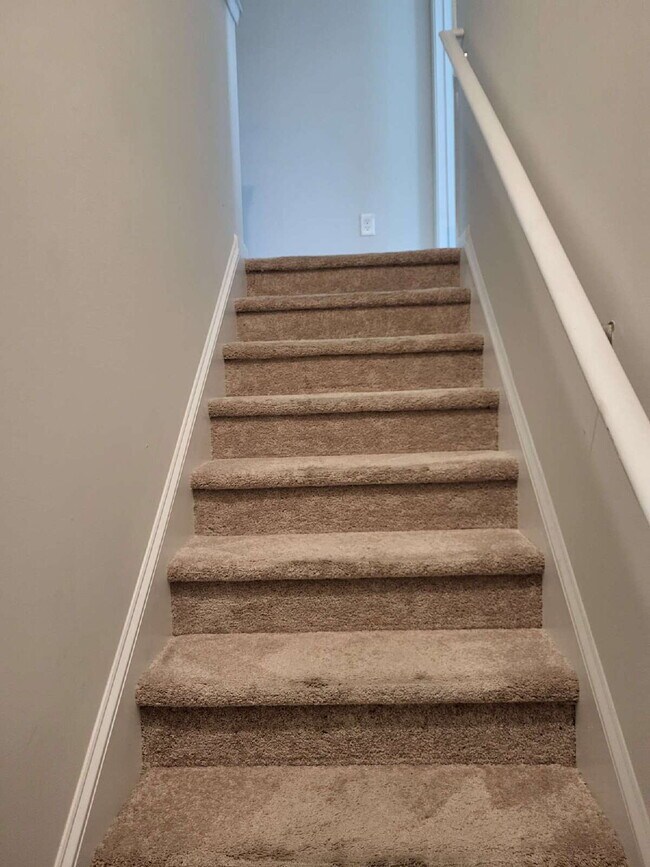 Building Photo - "Spacious Fully Furnished 4-Bedroom Townho...