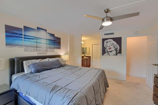 Building Photo - 3 Royal Palm Way