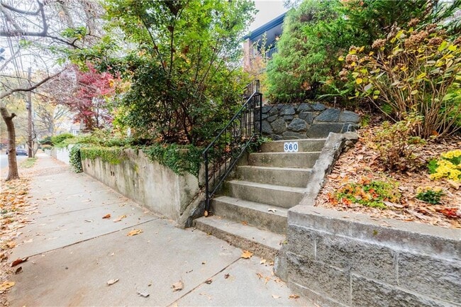 Building Photo - 360 8th St NE