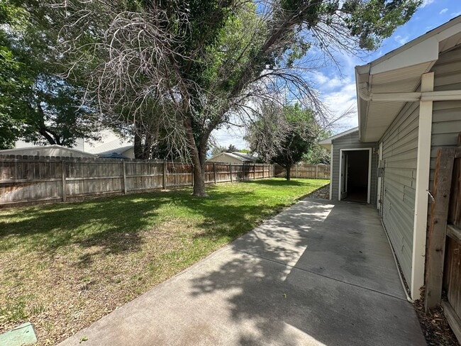 Building Photo - Charming 3 bed 2 bath home!!