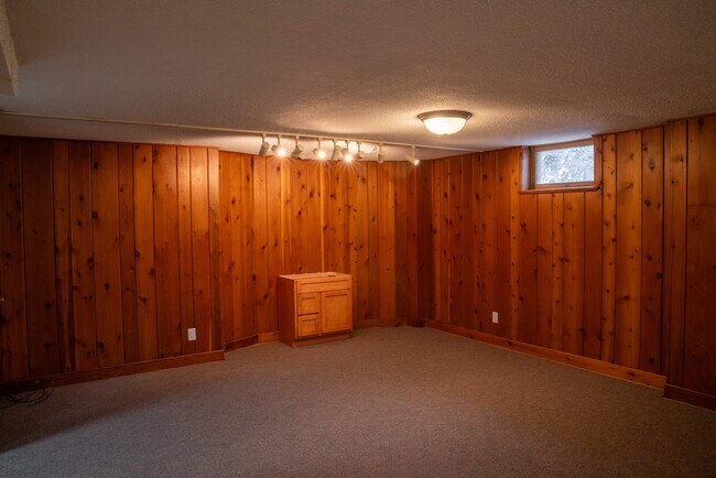 Building Photo - 3938 W 49th St