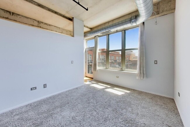 Building Photo - 6 S Laflin St