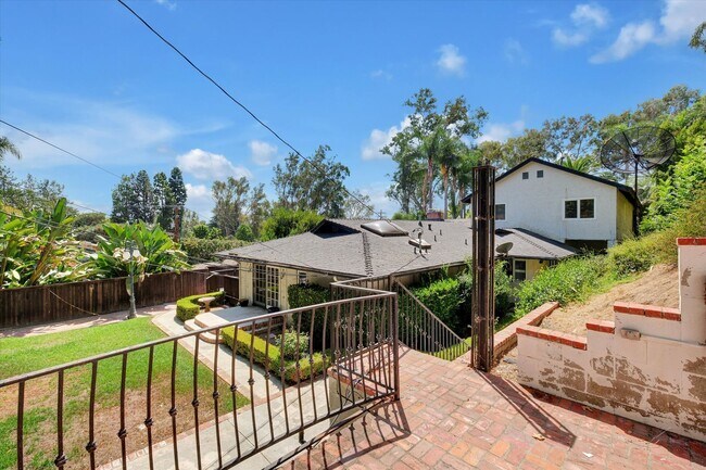 Building Photo - 5-Bedroom Home in Desirable Friendly Hills...