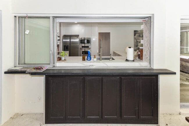 Building Photo - 880 Hickory Terrace