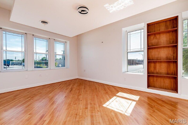 Building Photo - 1337 S Vandeventer Ave