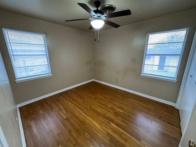 Building Photo - 2318 Mary Ln