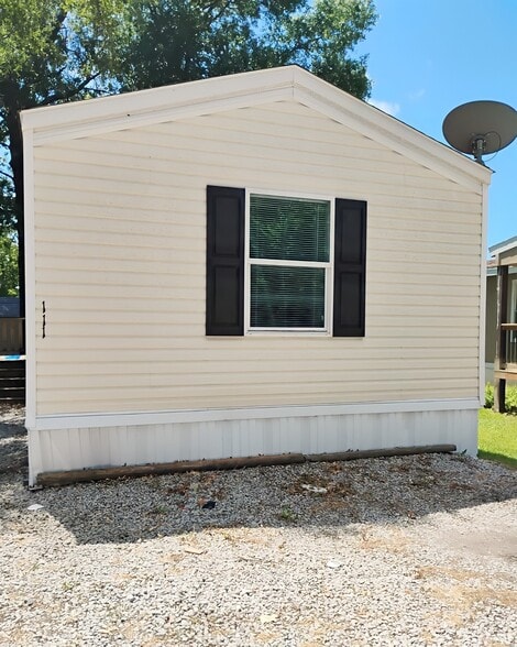 Building Photo - 111 Rainbow Dr