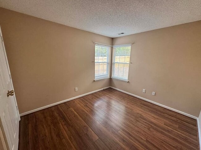 Building Photo - 597 Bloomover St