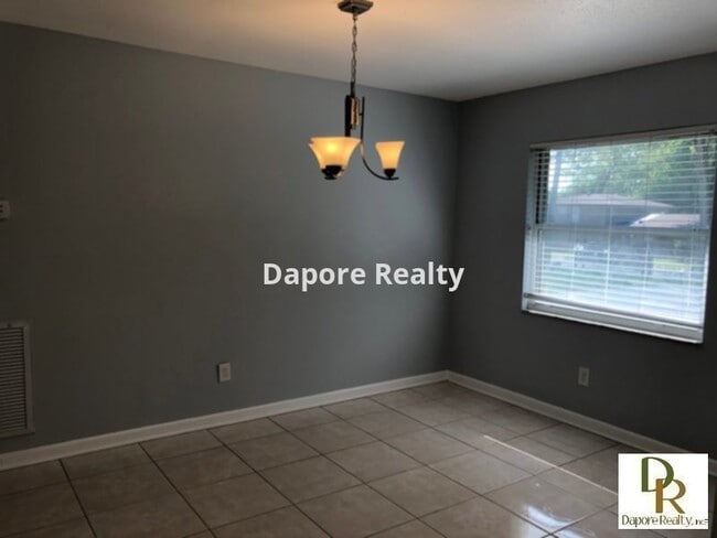 Building Photo - Must See 3 Bedroom, 3 Bath, Screened Pool ...