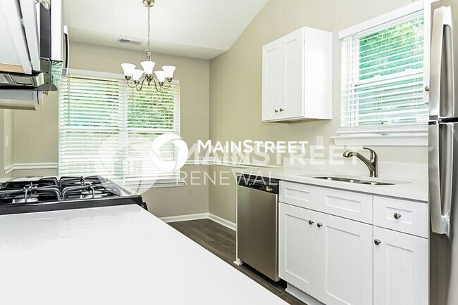 Building Photo - 4 Bedroom Pet-Friendly Home in STOCKBRIDGE, GA with Main Street Renewal