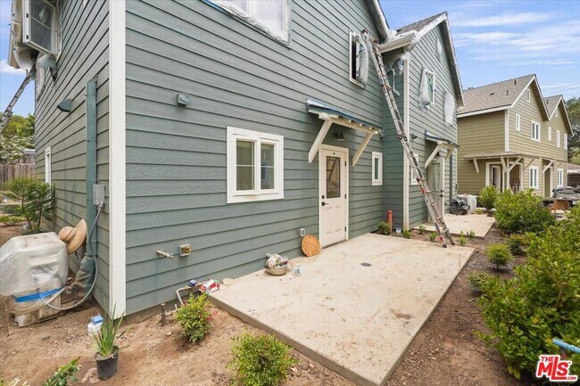 Building Photo - 1317 Punta Gorda St