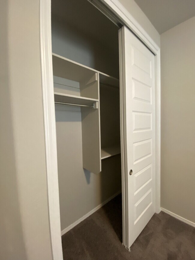 Building Photo - Single story 4BR/2Bath/Open Floor Plan/1907 Sqr Ft