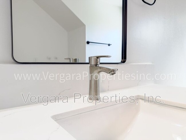 Building Photo - 18012 Manhattan Pl