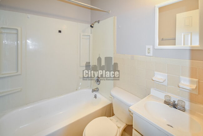 Building Photo - 2412 N Lesley Ave